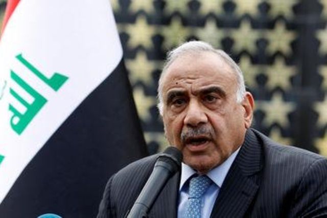 رئيس وزراء العراق يحث المحتجين على وقف المظاهرات ويقول إن الاضطرابات تلحق الضرر بالاقتصاد
