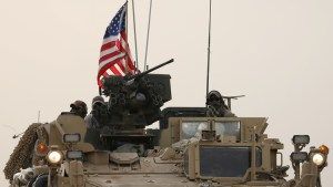 سقوط 17 صاروخا قرب قاعدة أميركية في العراق