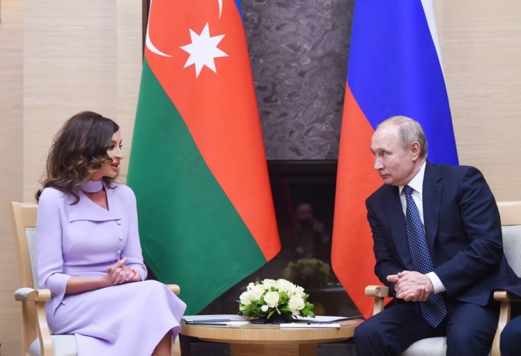 النائبة الأولى للرئيس مهربان علييفا تلتقي برئيس روسيا فلاديمير بوتين في موسكو