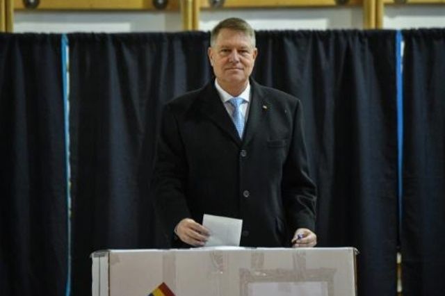 ترجيح فوز يوهانيس المؤيد لاورويا بولاية رئاسية ثانية في رومانيا