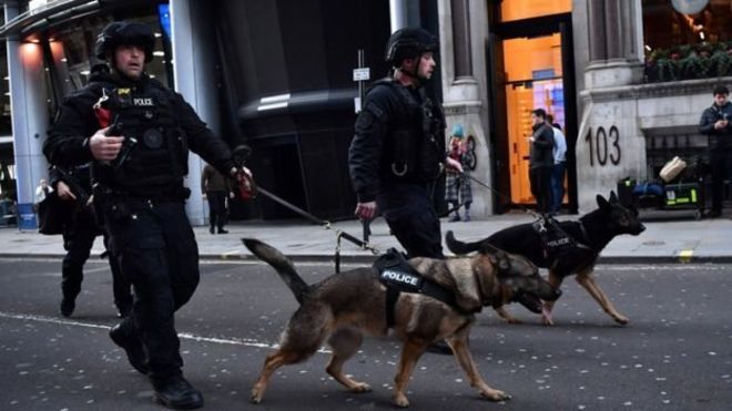 هجوم لندن بريدج: منفذ عملية الطعن وسط العاصمة البريطانية سجين سابق معروف للسلطات
