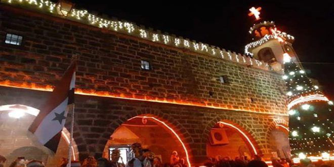 إضاءة شجرة الميلاد في كنيسة سيدة الانتقال بريف درعا استقبالاً لمواسم أعياد الميلاد ورأس السنة