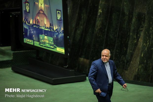 البرلمان الإيراني يقرّ مشروع إستجواب ثلاثة وزراء بما فيهم وزير النفط