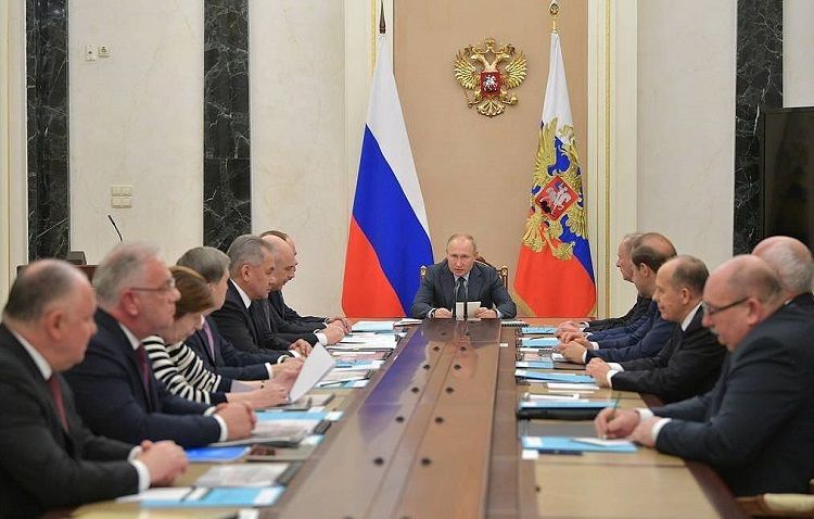 Putin emphasizes Russia's position on global arms market