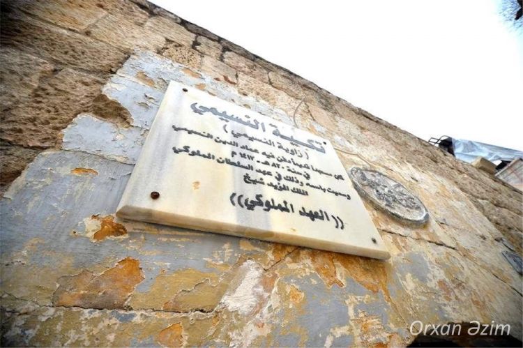 مصور أذربيجاني يزور ضريح النسيمي في حلب بدعم وزارة الثقافة – صور