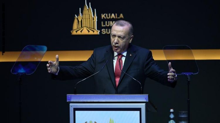 أردوغان يفصل كيف "هددت" السعودية باكستان إن حضرت قمة ماليزيا
