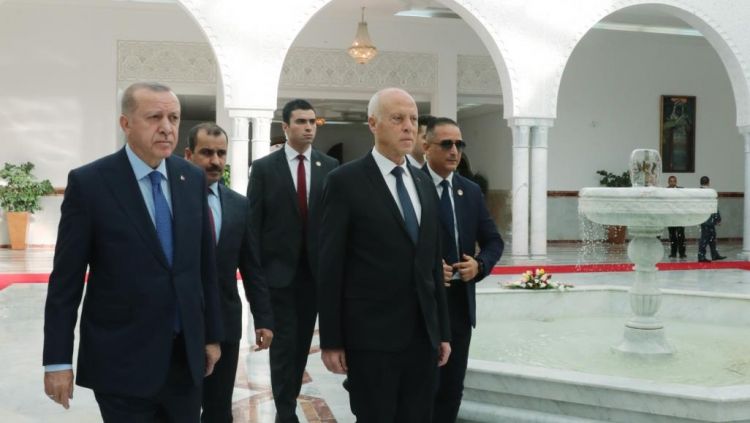 أردوغان يصل تونس في زيارة مفاجئة