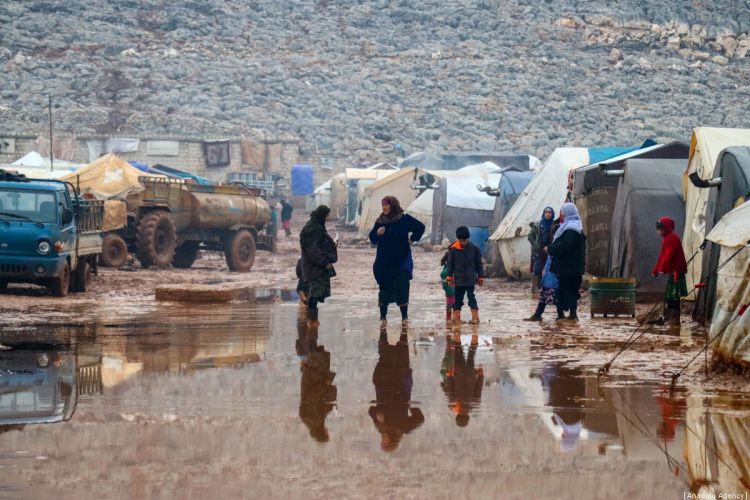 UN alarms for humanitarian crisis in Idlib 700,000 people displaced in eight months