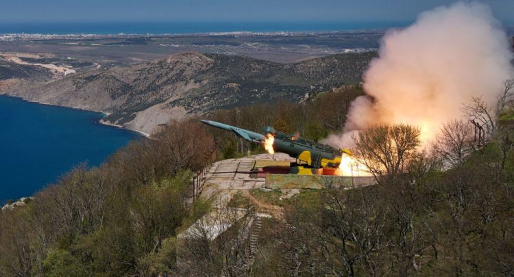 إطلاق الصواريخ من منظومة "أتيوس" في البحر الأسود.. فيديو