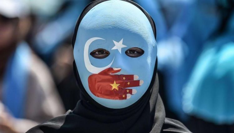 "تعرض النساء المسلمات الأيغور التركيات للاعتداءات الجنسية من قبل مليون و600 ألف مسئول صيني" رئيس برلمان تركستان الشرقية تمرك