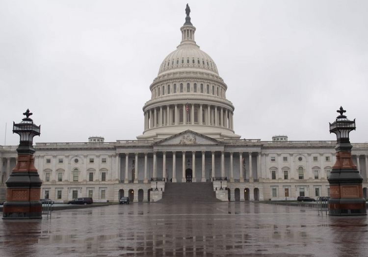US Senate passes $2tn stimulus package as coronavirus batters economy