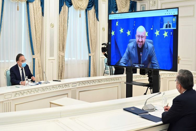 Kazakh leader informs EC President about situation in his country