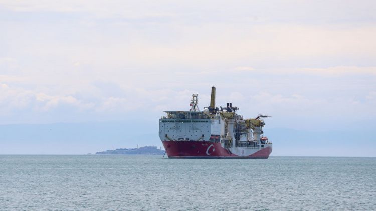 شركة نفط تركية تنجح في اختبار تدفق الغاز الطبيعي بالبحر الأسود
