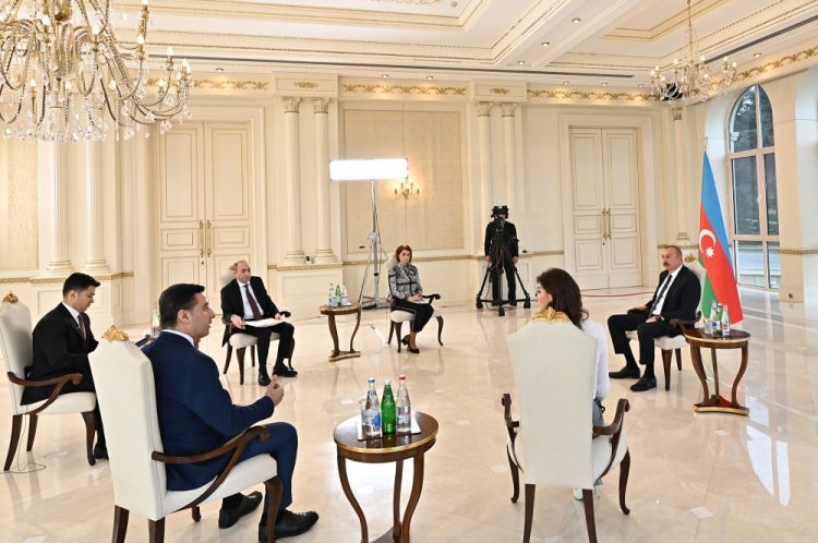 Prezident İlham Əliyev yerli televiziya kanallarına müsahibə verib - FOTOLAR