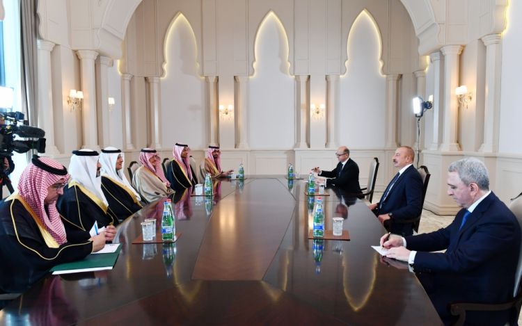 الرئيس إلهام علييف يلتقي وزير الطاقة السعودي