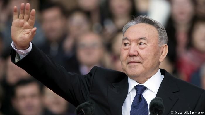 Односельчане Назарбаева: навестил родное село, затем улетел через Киргизию в Эмираты
