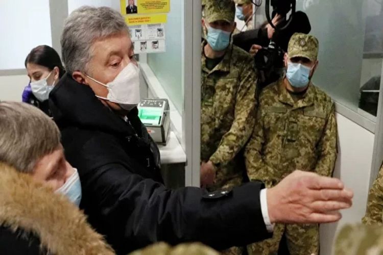 Порошенко успешно прошел пограничный контроль по прилете в Киев
