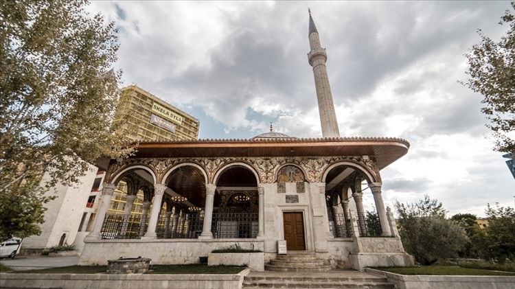 الرئيس أردوغان  يفتتح مسجداً عثمانياً تاريخياً في ألبانيا
