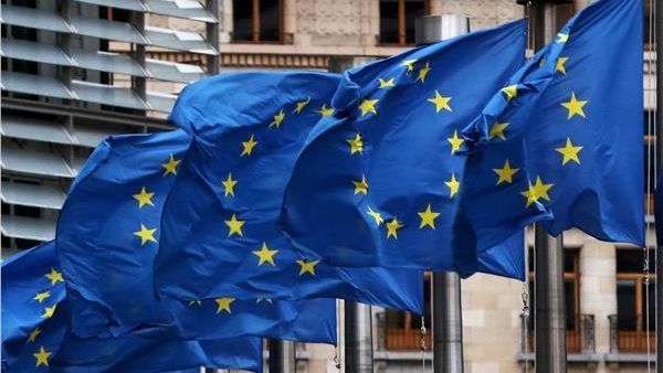 الاتحاد الأوروبي يشيد بالاستفتاء حول تعديلات الدستور في صربيا