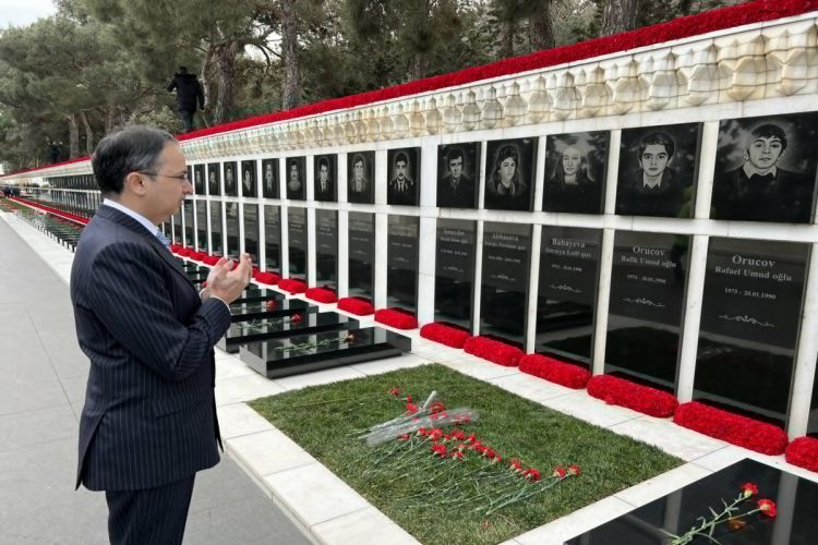 Посол Пакистана почтил память шехидов 20 Января