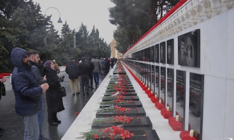 Азербайджанский народ чтит память шехидов 20 Января