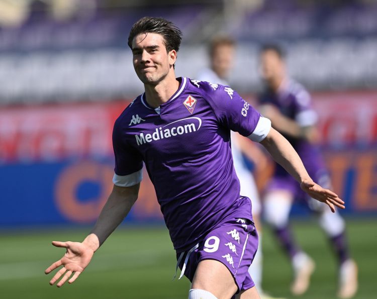 Hücumçu "Fiorentina"dan "Yuventus"a transfer edilib