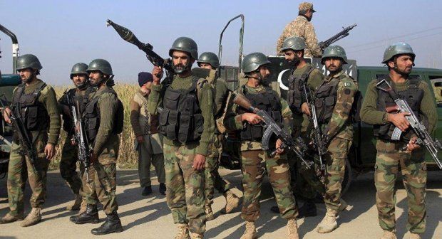 Terrorçular Pakistan ordusuna hücum edib: 10 hərbçi öldürülüb - FOTO