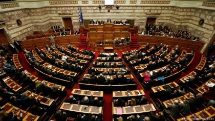 اليونان.. توزيع كمامات تركية يفجر أزمة في البرلمان