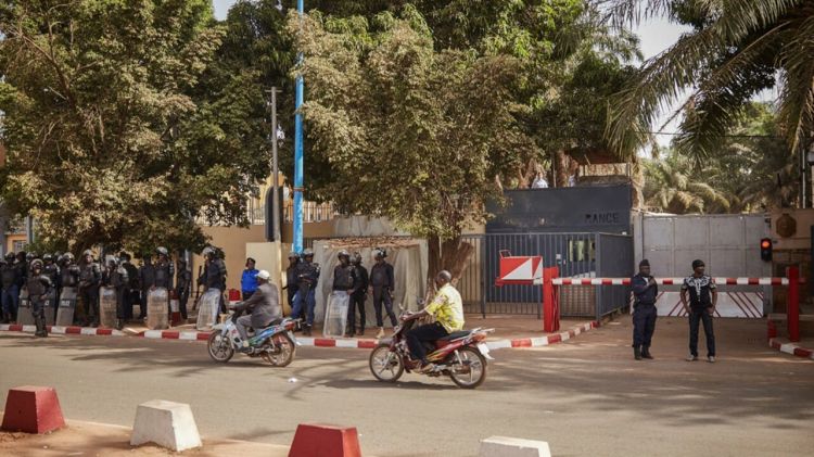 المجلس العسكري الحاكم في مالي يطلب من السفير الفرنسي مغادرة البلاد خلال 72 ساعة