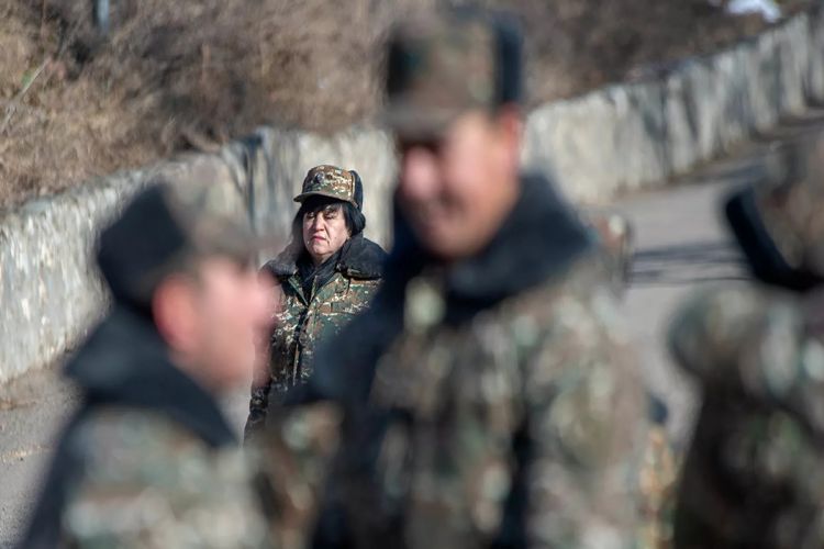 В армянской армии увеличивают число женщин