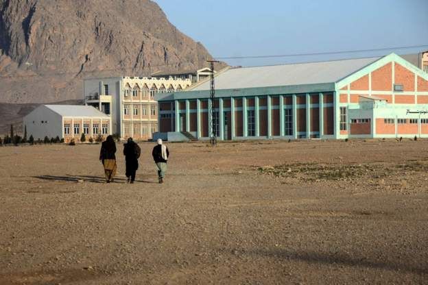 جامعات أفغانية تفتح أبوابها أمام الطالبات لأول مرة في عهد طالبان