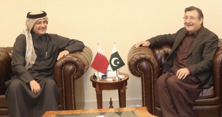 مساعد رئيس الوزراء الباكستاني يجتمع مع سفير دولة قطر