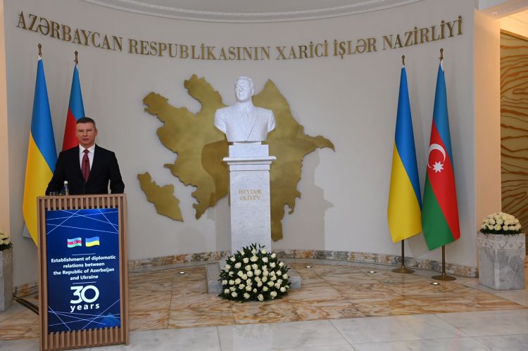 Украина и Азербайджан отмечают 30-ю годовщину установления дипломатических отношений.