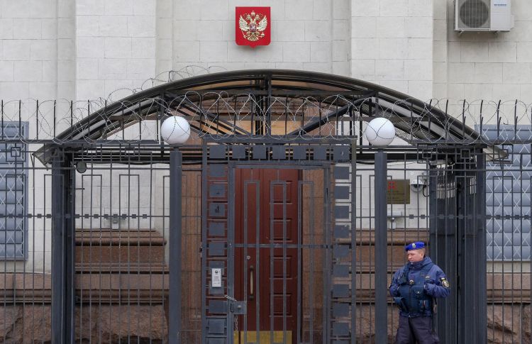 Russian diplomats start to leave Ukraine