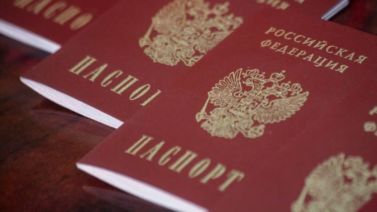Donbas sakinlərinə Rusiya pasportlarının verilməsi ilə bağlı KREMLDƏN ETİRAF