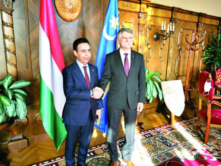 رئيس البرلمان الهنغاري يجتمع مع سفير دولة قطر لدى هنغاريا