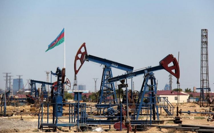 Цена азербайджанской нефти пробила отметку в 100 долларов