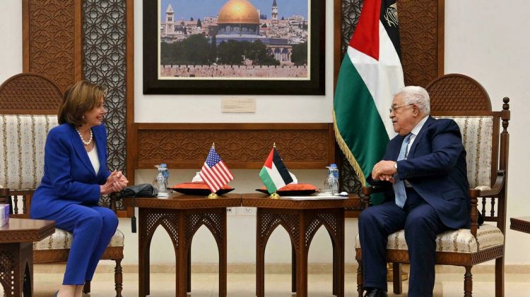 عباس يستقبل رئيسة مجلس النواب الأمريكي في رام الله
