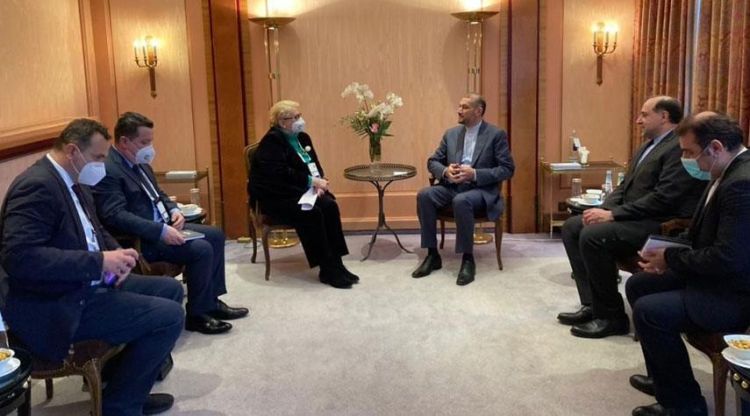 وزير الخارجية الإيراني يلتقي نظيرته البوسنية على هامش مؤتمر ميونيخ