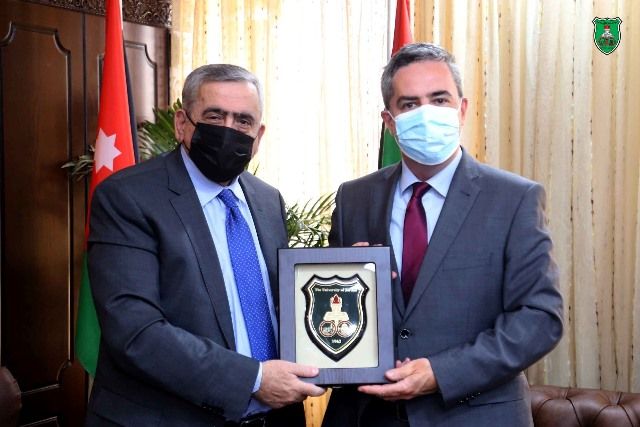 السفير الهنغاري يزور الجامعة الأردنية