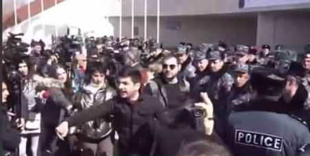 Azərbaycanlı deputatlara görə İrəvan biri-birinə qarışdı