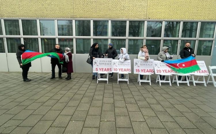 Перед посольством Армении в Гааге прошла акция протеста в связи с Ходжалинским геноцидом