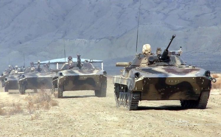 Azərbaycan Ordusunun zirehli texnikalarının döyüş hazırlığı yoxlanılıb