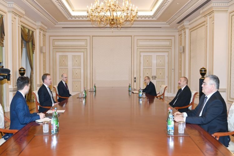 Ильхам Алиев принял президента Всемирного экономического форума