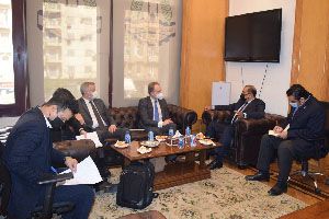 سفير مولدوفا يزور غرفة القاهرة لبحث سبل زيادة التبادل التجاري والاستثماري