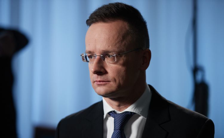 وزير الخارجية بحث مع نظيره في هنغاريا التطورات الإقليمية والدولية