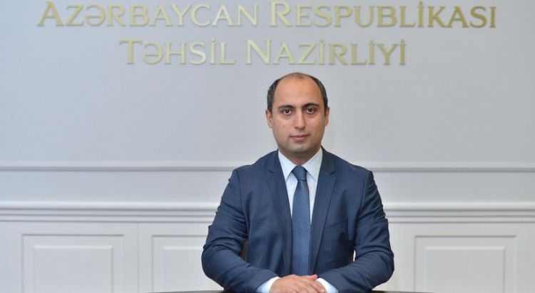 Нужно в корне изменить содержание азербайджанских учебников министр