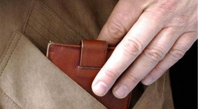 Paytaxtda vətəndaşın cibindən bank kartını oğurlayan şəxs saxlanıldı