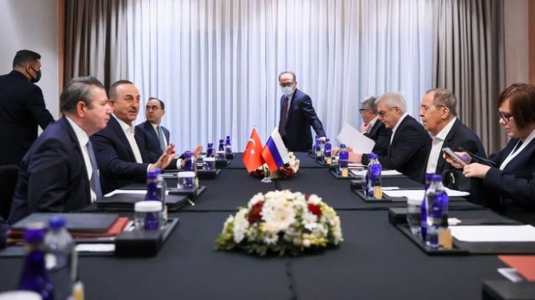 بدء الاجتماع الثلاثي بين وزراء خارجية تركيا وروسيا وأوكرانيا في أنطاليا