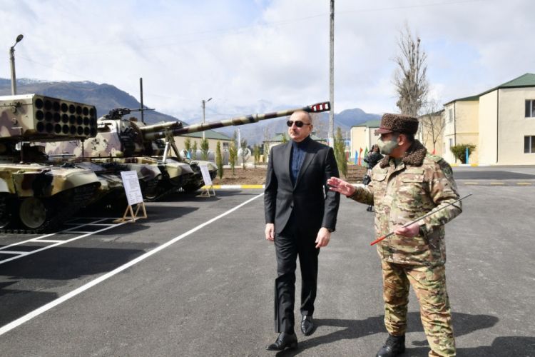 Президент принял участие в открытии воинской части в Суговушане